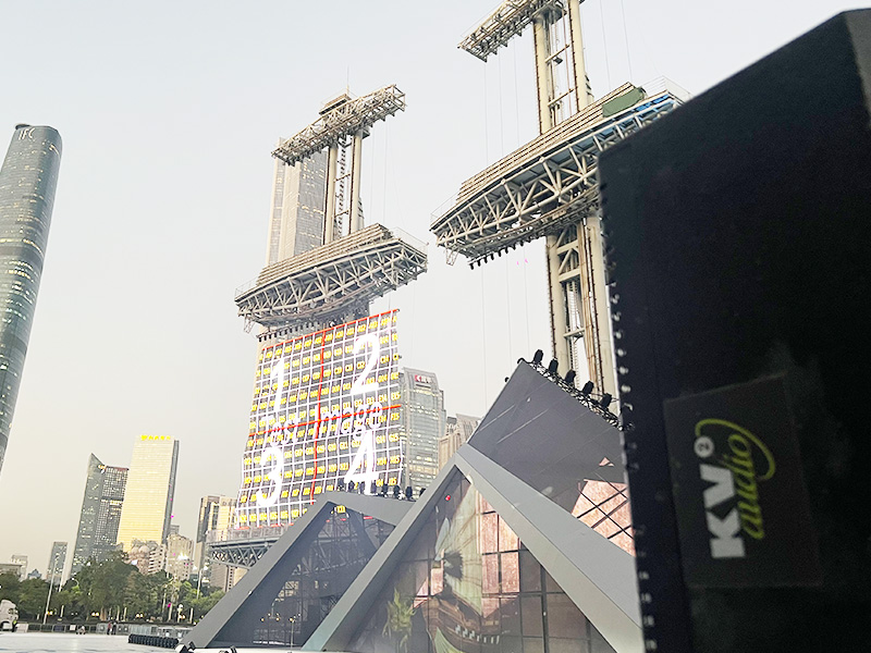 2023年第12届广州国际灯光节，专业音响KV2音响舞台搭建中